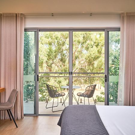 Maya Maya At Mandoon Estate West Swan Exterior foto A room at the hotel