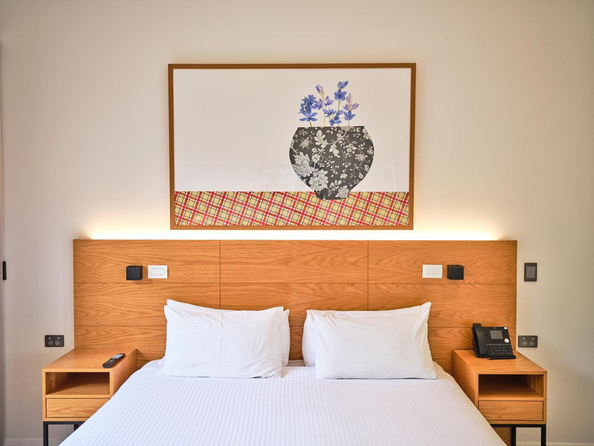 Maya Maya At Mandoon Estate West Swan Exterior foto A room at the hotel