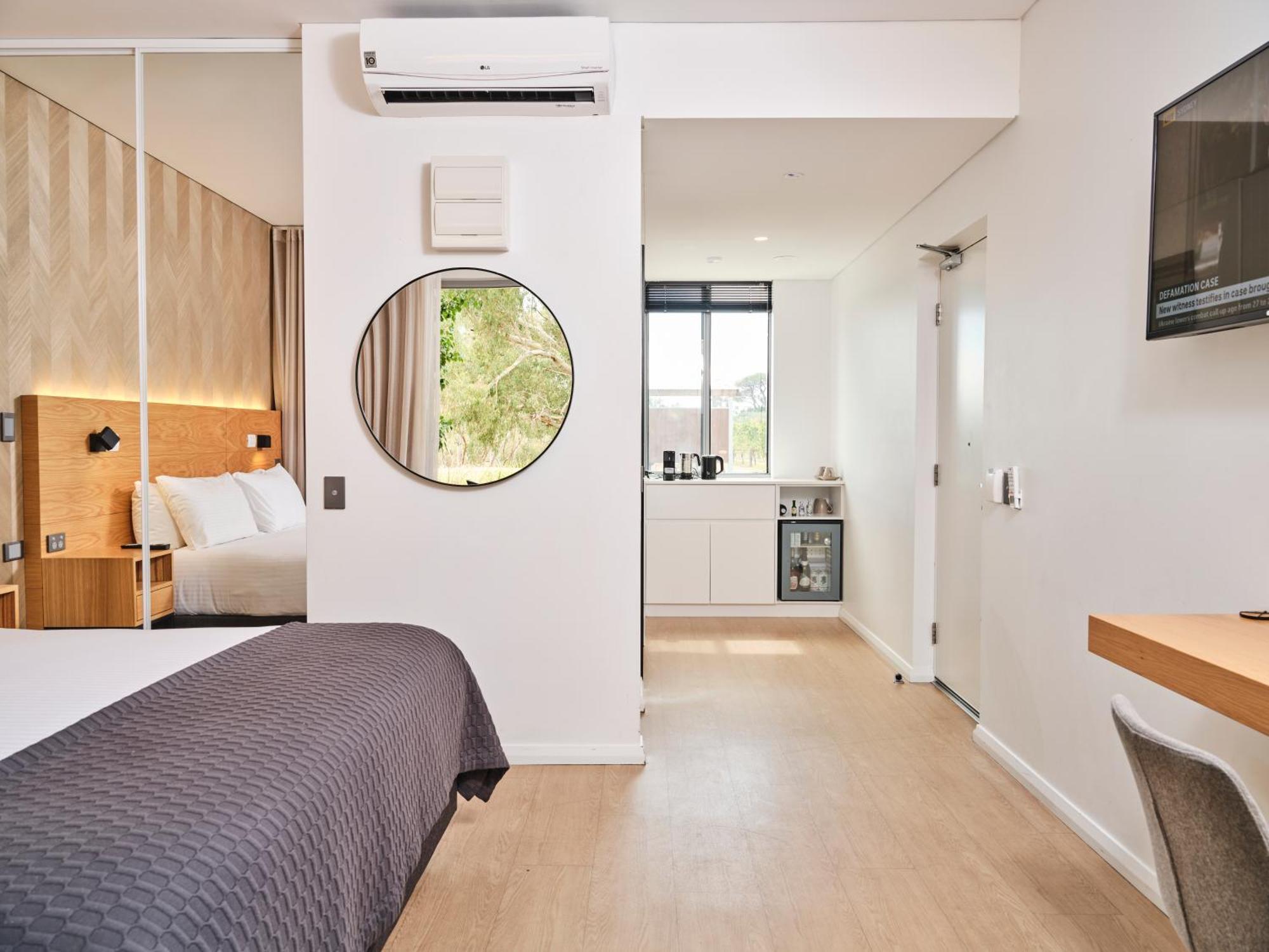 Maya Maya At Mandoon Estate West Swan Exterior foto A typical studio apartment