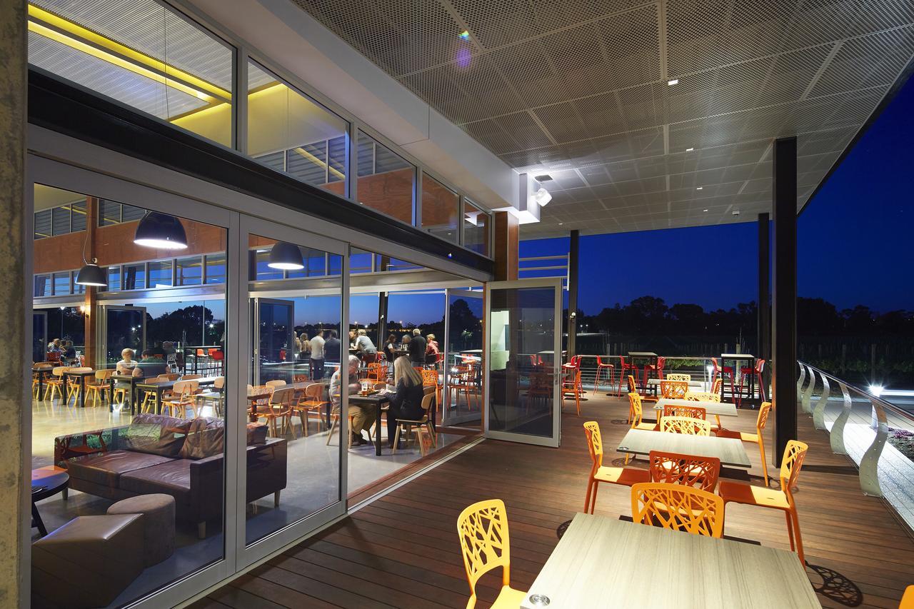 Maya Maya At Mandoon Estate West Swan Exterior foto The restaurant at the top of the tower