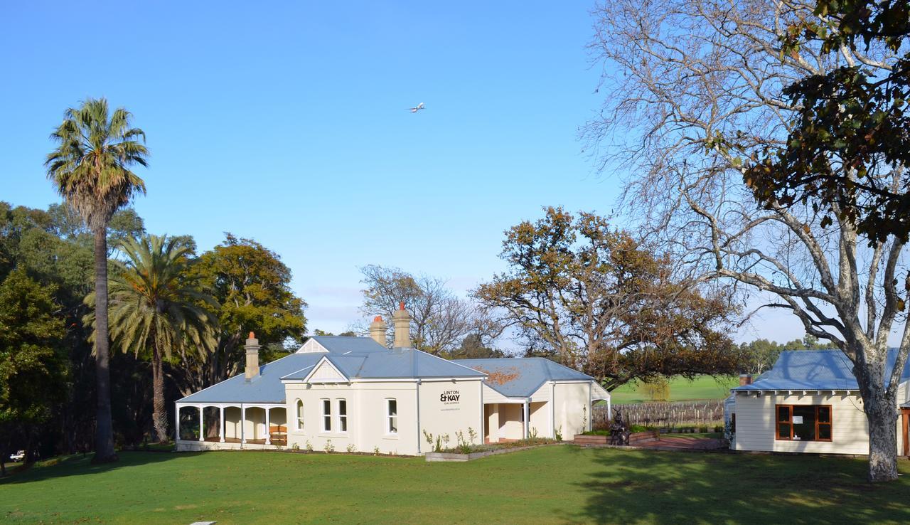 Maya Maya At Mandoon Estate West Swan Exterior foto The former station master's house at the station