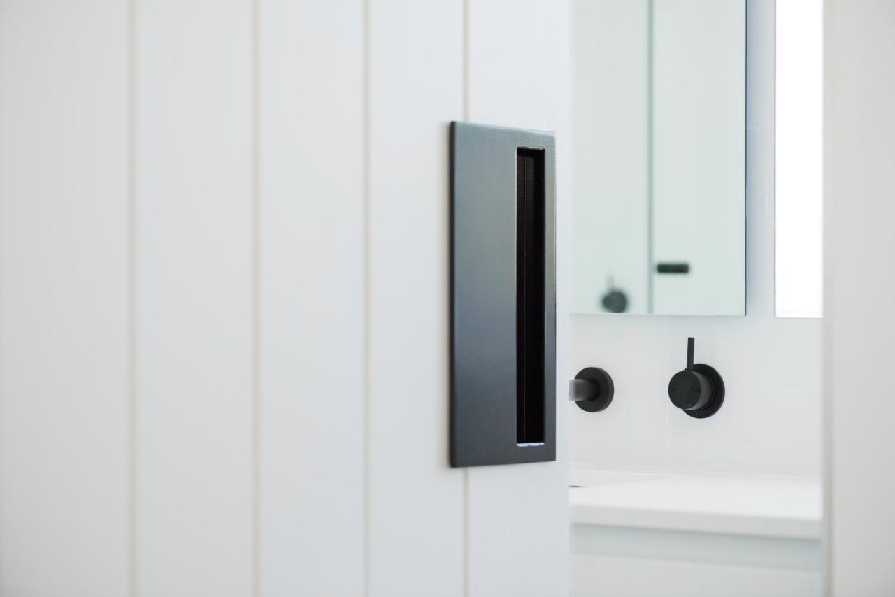 Maya Maya At Mandoon Estate West Swan Exterior foto A concealed handle